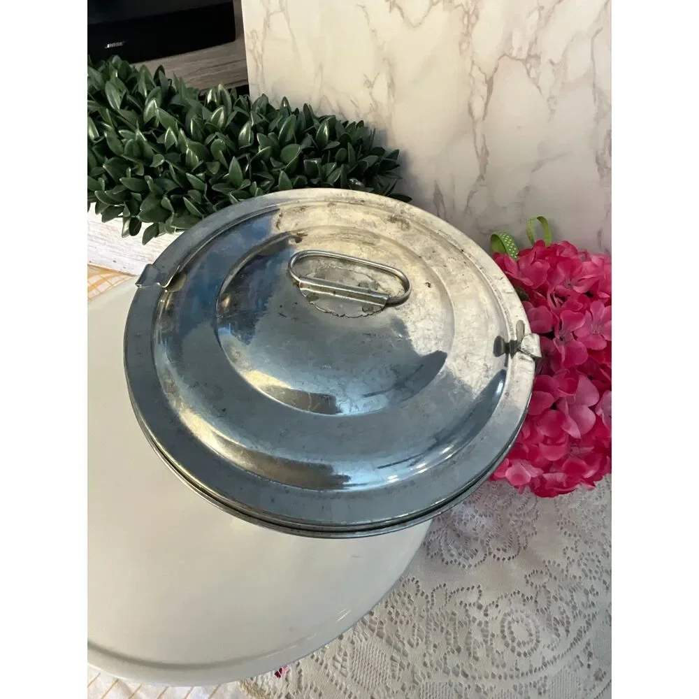 Vintage steamed pudding mold with lid; metal fluted sides Christmas pudding